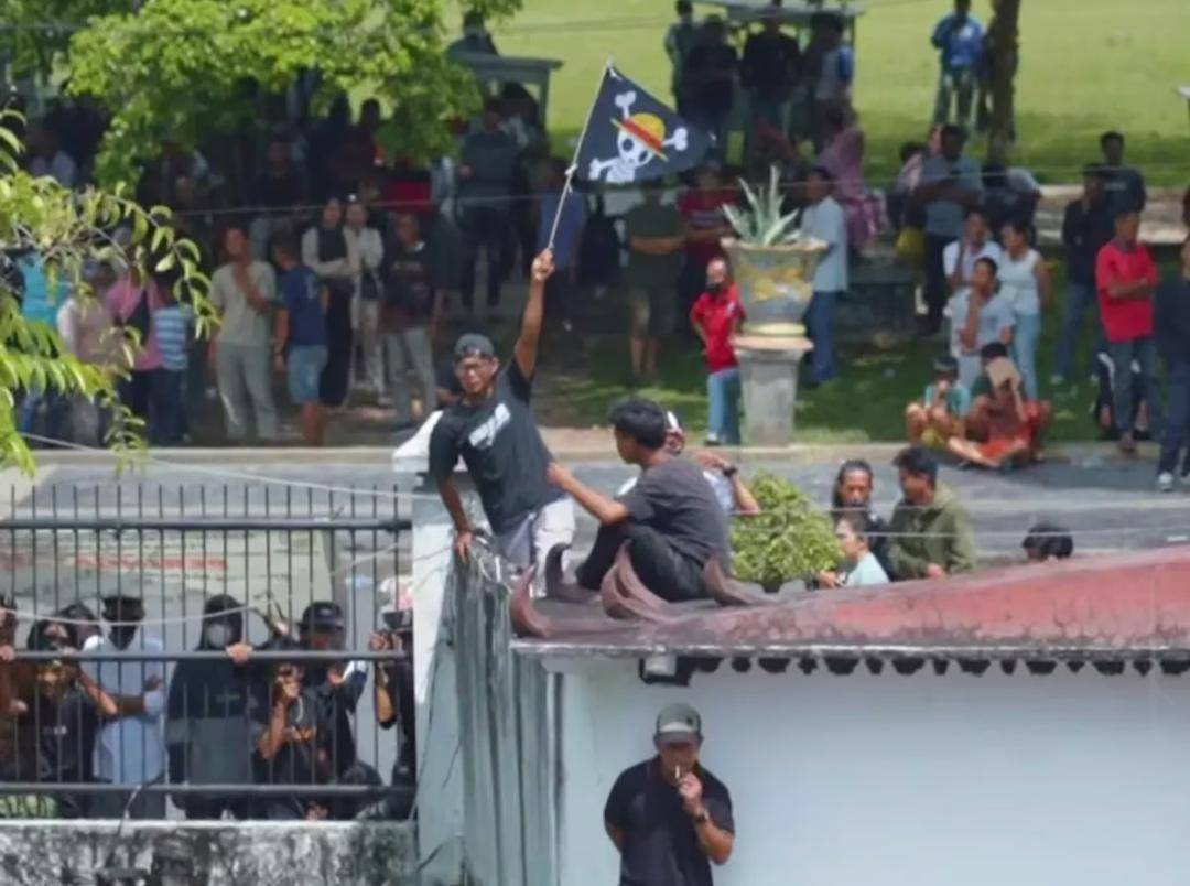Kondisi demo di DPRD OKU. (Instagram: baturajaupdate)