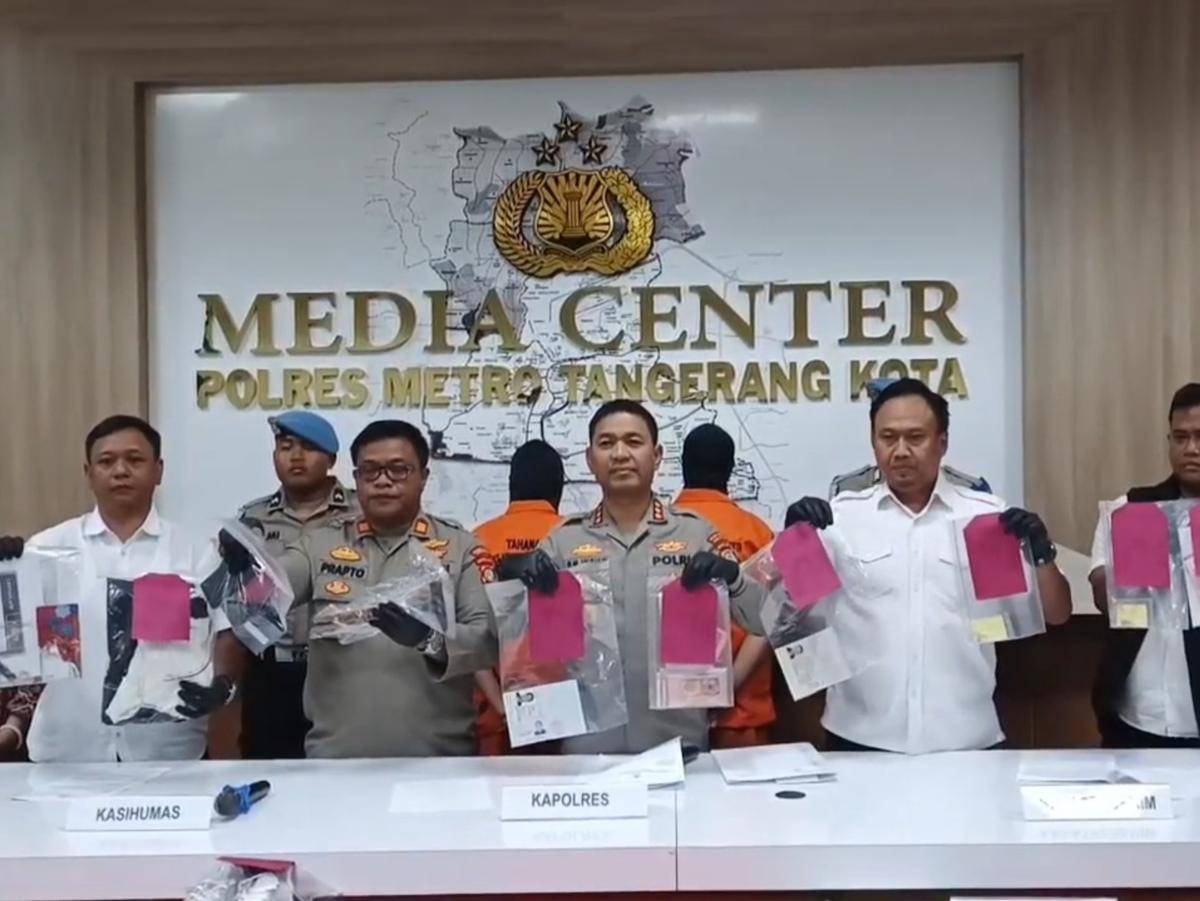 2 WN China ditangkap Polisi usai bobol rumah mewah di Tangerang (IDN Times/Maya Aulia Aprlianti)