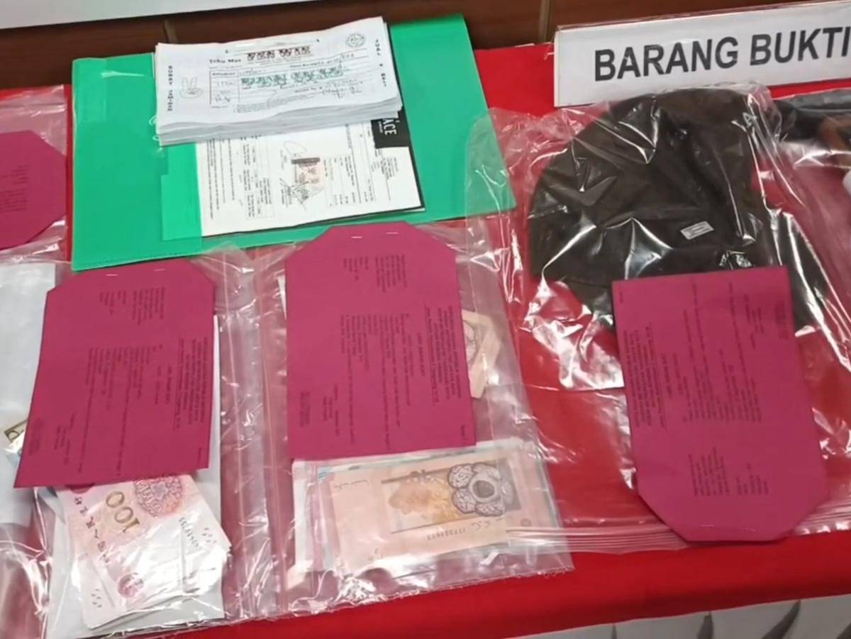 2 WN China ditangkap Polisi usai bobol rumah mewah di Tangerang (IDN Times/Maya Aulia Aprlianti)