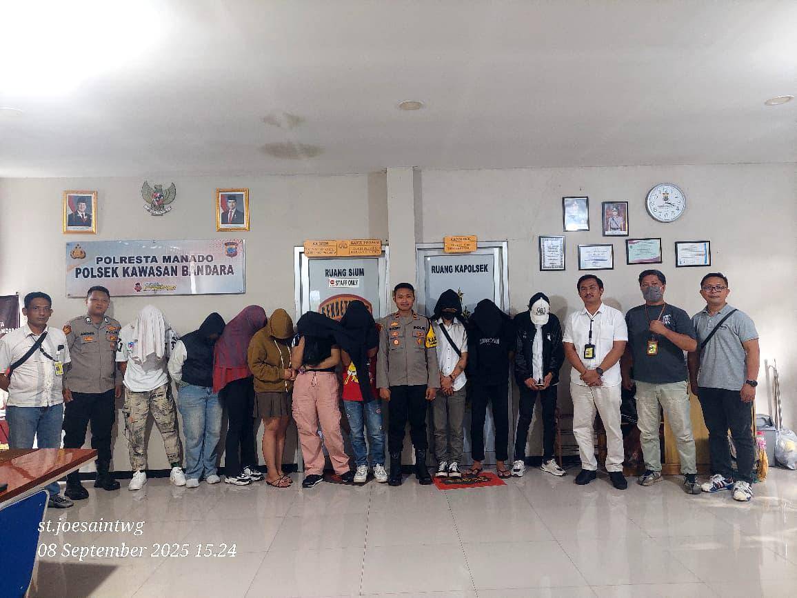 Polsek Bandara Sam Ratulangi Manado menahan 10 orang yang hendak berangkat ke Kamboja dan Thailand, Senin (8/9/2025). Dok. Polsek Bandara Manado
