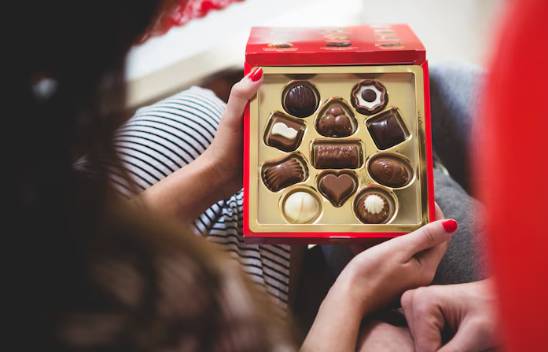 ilustrasi parcel cokelat