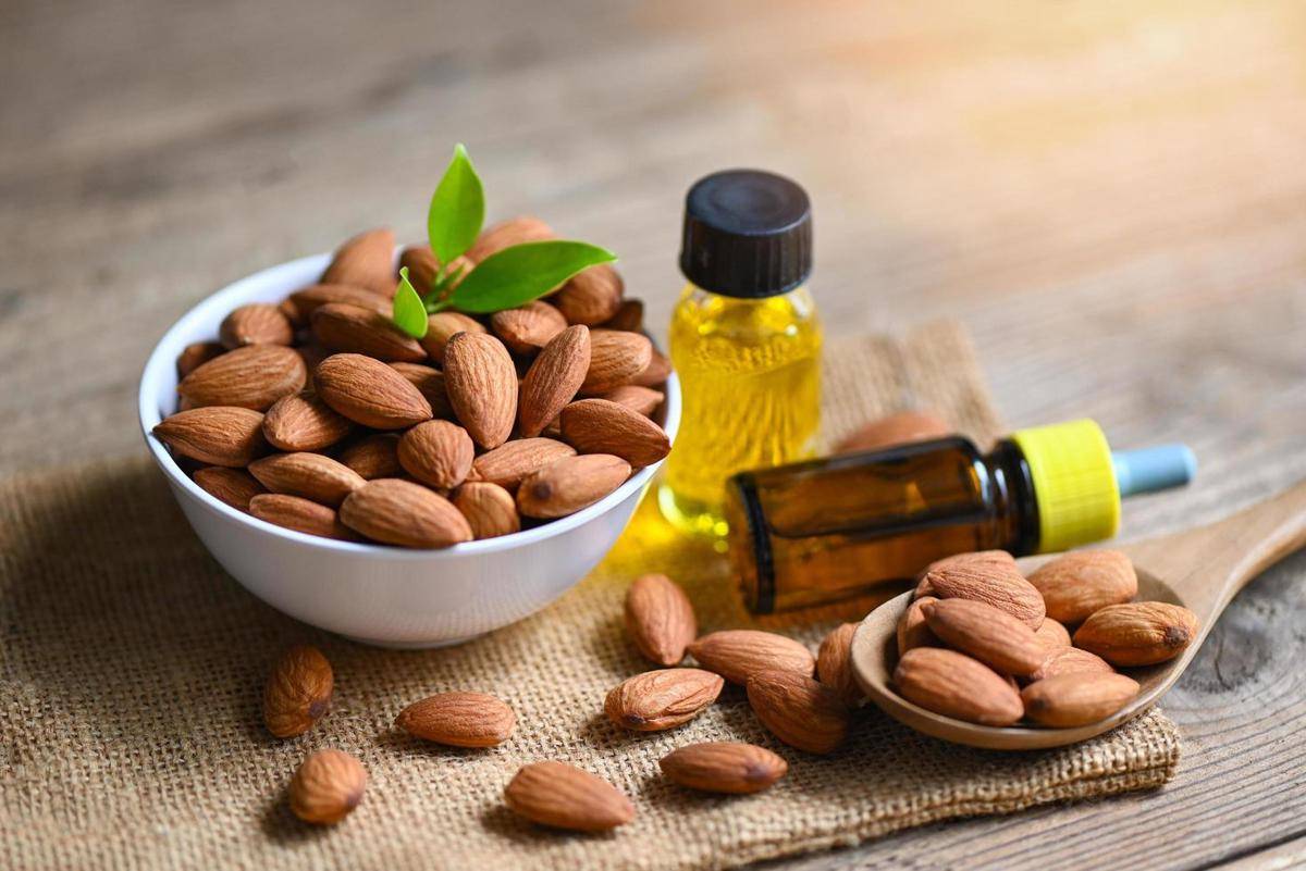 ilustrasi almond extract (vecteezy.com/Bigc Studio)