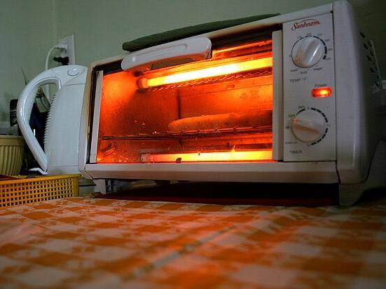 ilustrasi oven adonan (commons.wikimedia.org/lokate366)