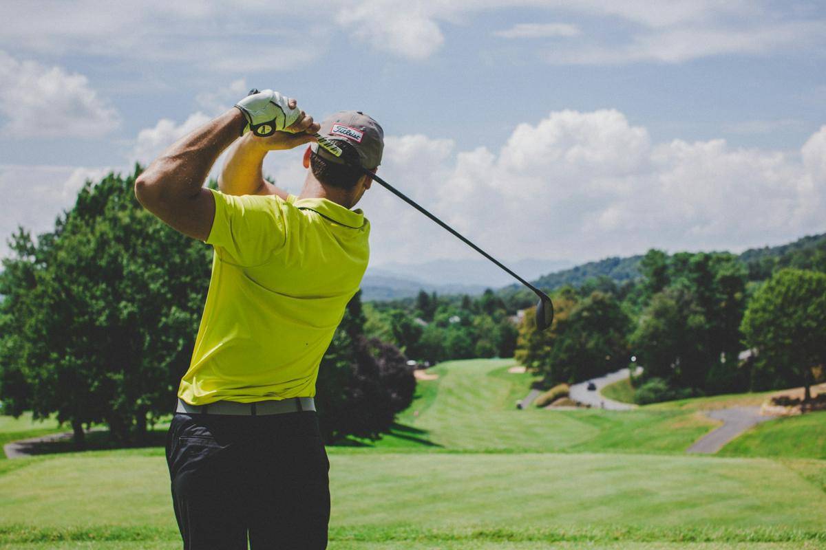 ilustrasi golf (unsplash.com/Courtney Cook)