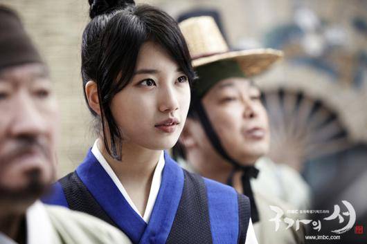 Bae Suzy di drama Gu Family Book