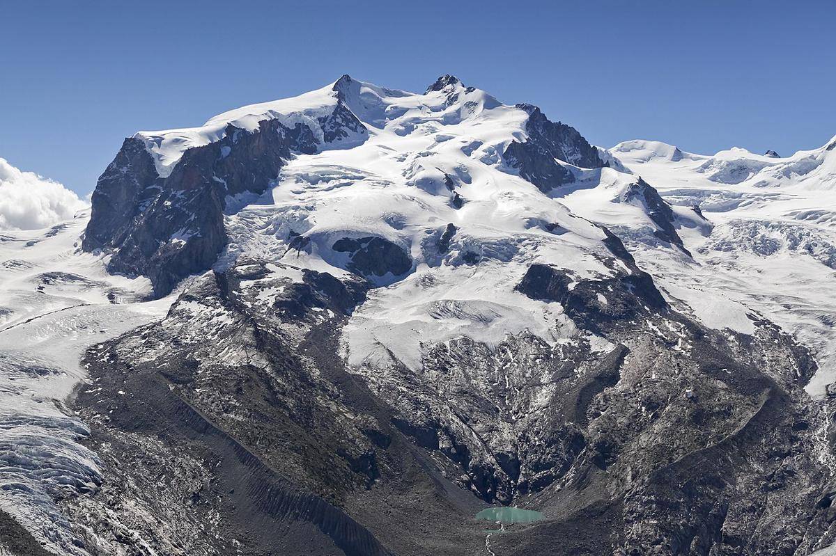 potret Gunung Monte Rosa, gunung tertinggi kedua di Pegunungan Alpen setelah Mont Blanc (commons.wikimedia.org/Simo Räsänen)