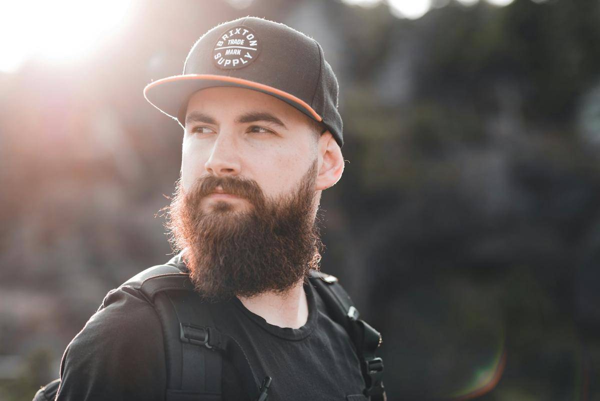 ilustrasi cowok dengan Extended Goatee (unsplash.com/Erik Mclean)