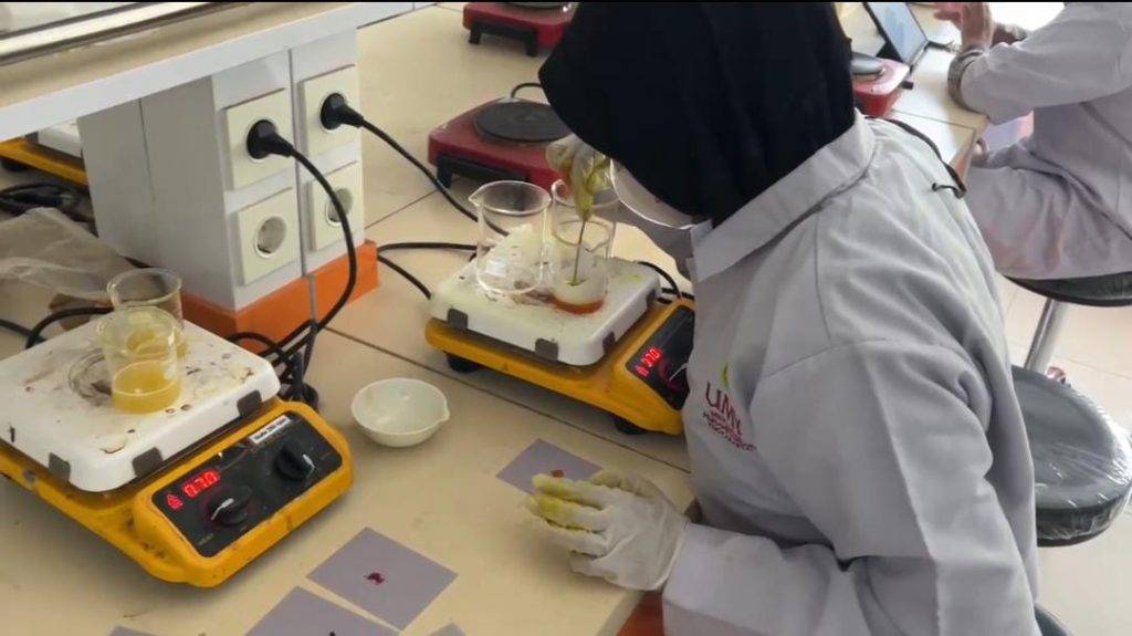 Mahasiswa UMY olah rambut jagung jadi nanospray anti-aging.