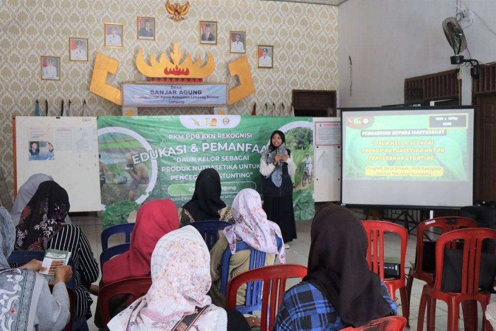 Mahasiswa Itera Mengajarkan Inovasi Pangan Fungsional Berbasis Daun Kelor Kepada Kader Posyandu Desa Banjar Agung untuk Mencegah Stunting (Dok.Itera)
