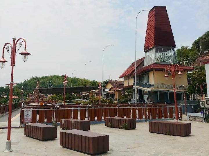 Gunung Kemukus, Jawa Tengah (google.com/maps/QHOMS 1626)