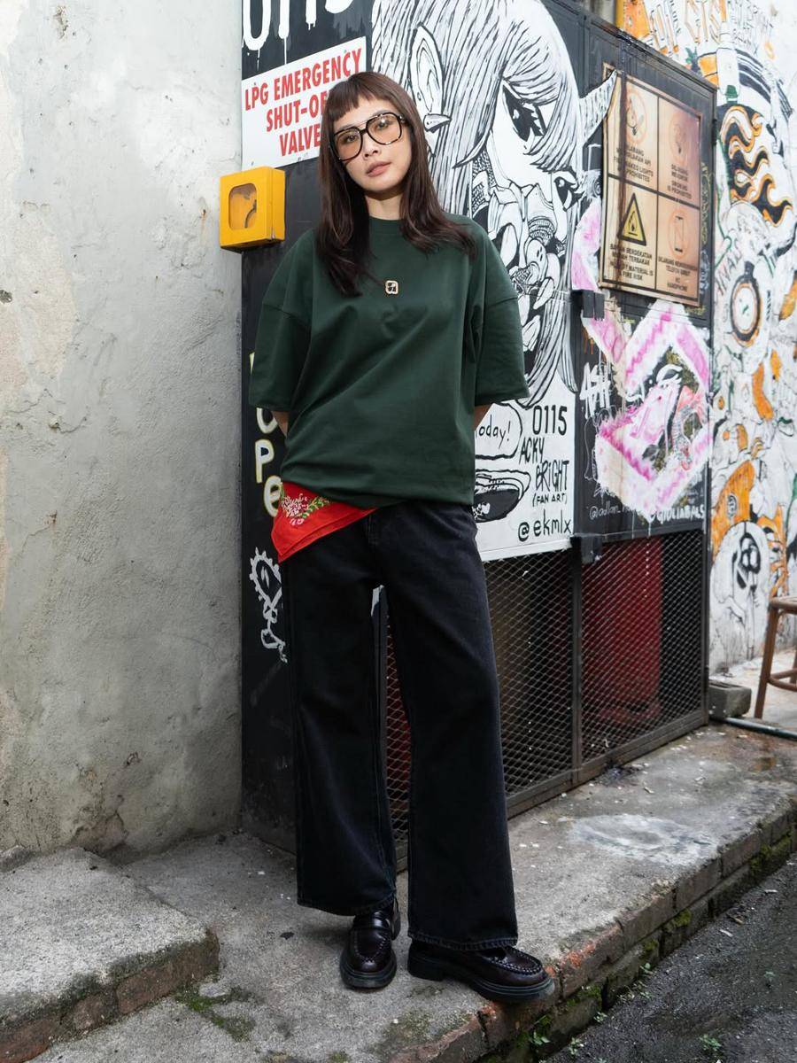 ide OOTD edgy messy style ala Scha Alyahya