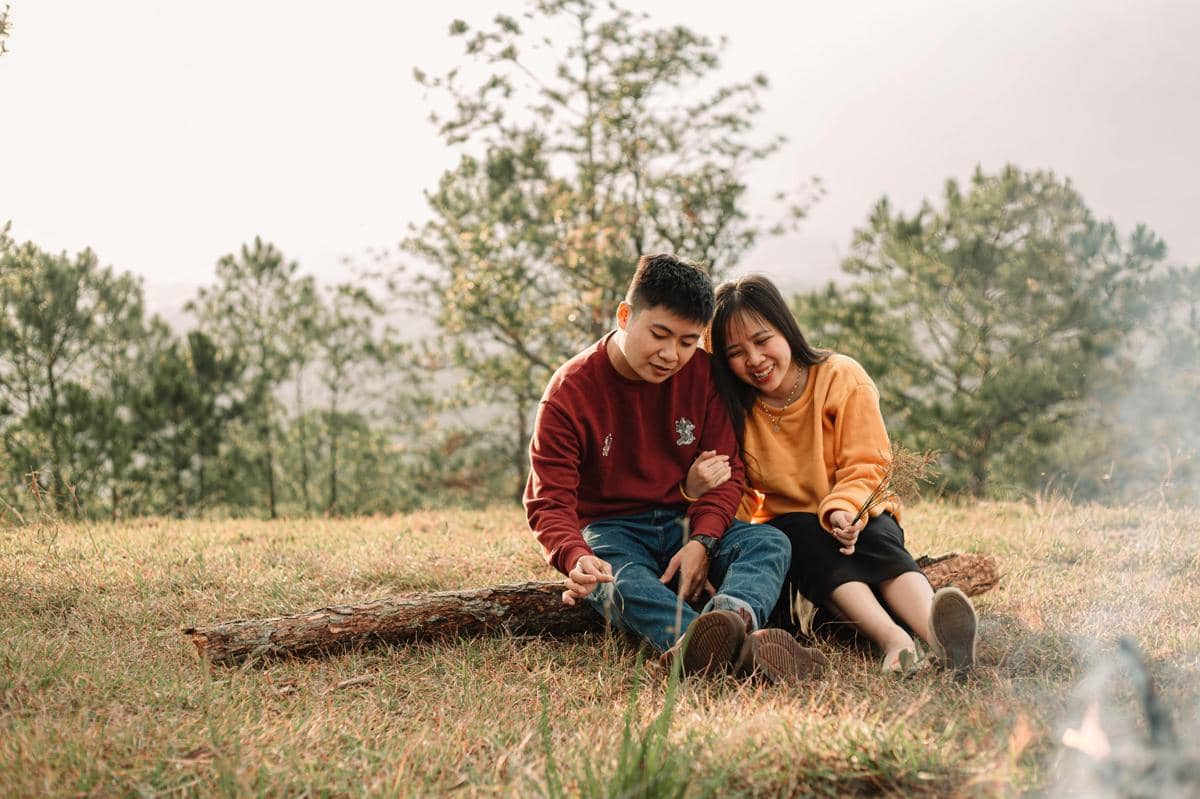 ilustrasi pasangan berkencan