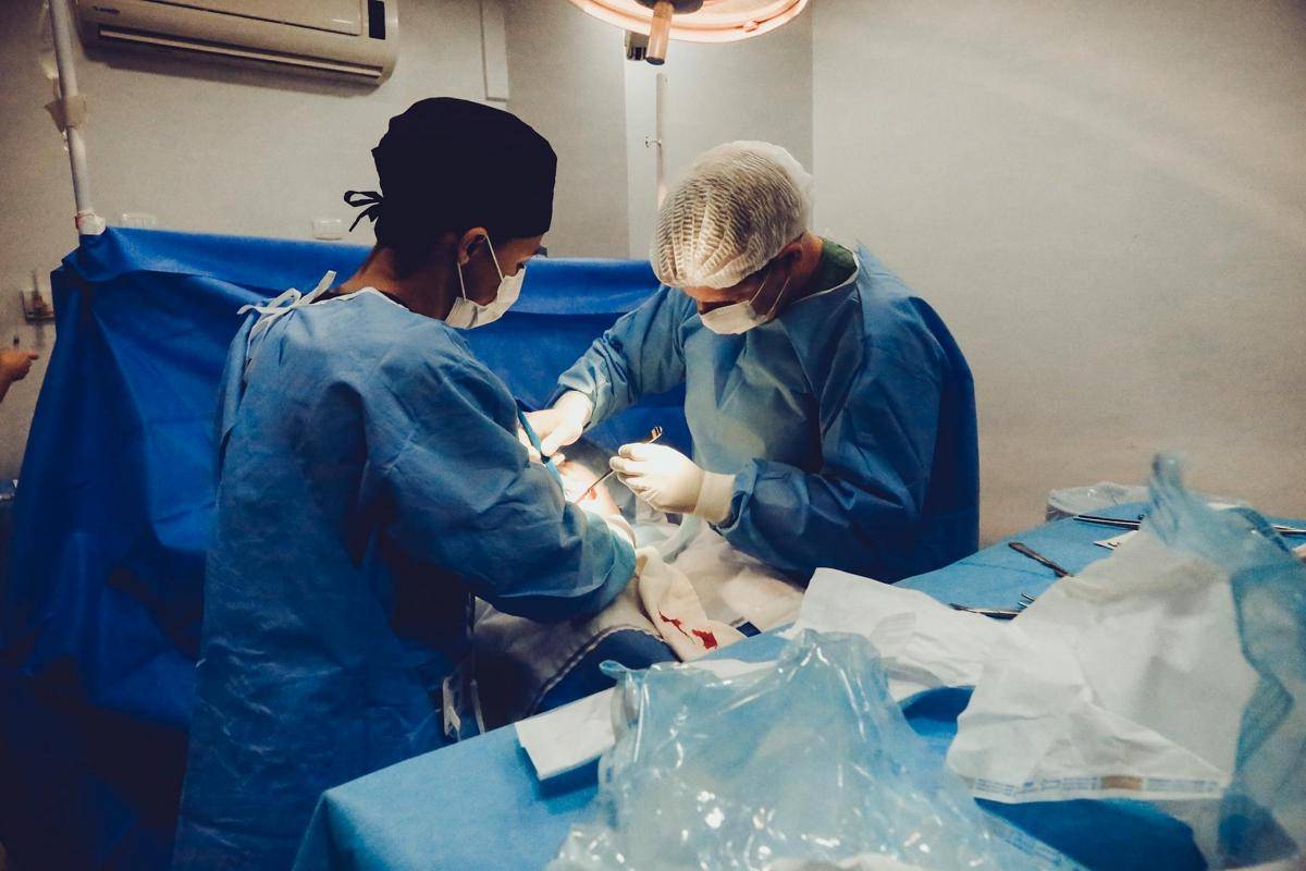 ilustrasi dokter melakukan operasi (pexels.com/Vidal Balielo Jr.)
