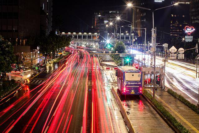 ilustrasi halte Transjakarta
