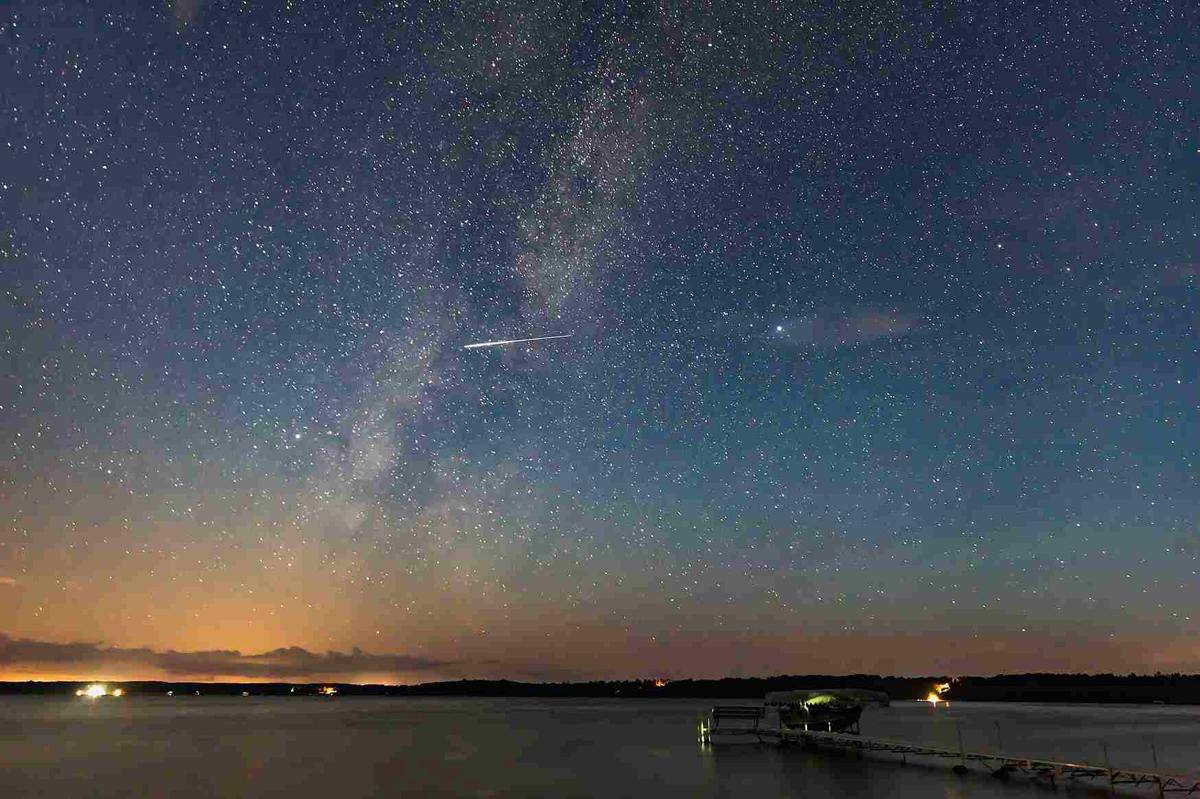 Hujan Meteor Epsilon-Perseids