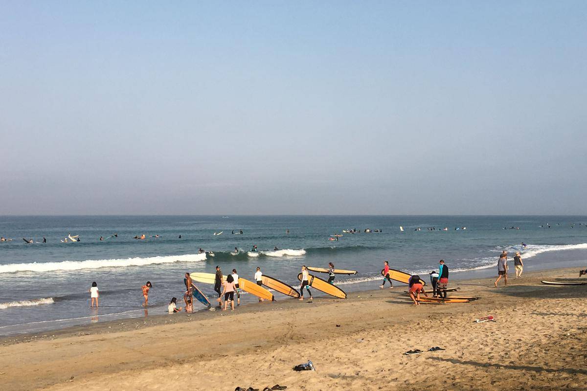 surfing di Pantai Kuta (dok.pribadi/Natalia Indah)