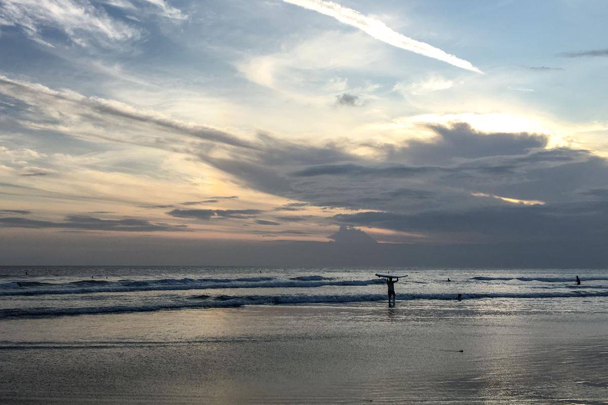 Pantai Legian saat sore hari (dok.pribadi/Natalia Indah)