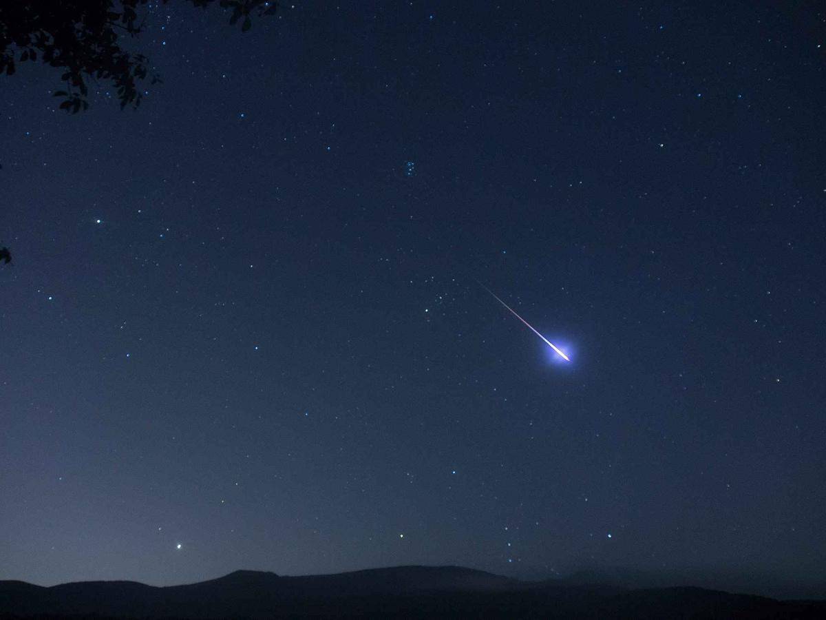 Hujan Meteor Epsilon-Perseids