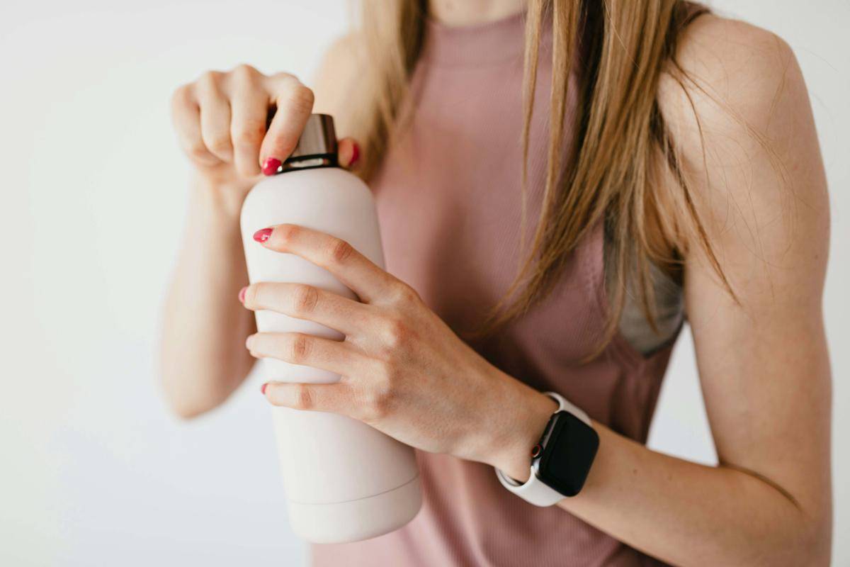 ilustrasi tutup botol dengan rapat (pexels.com/Photo By: Kaboompics.com)
