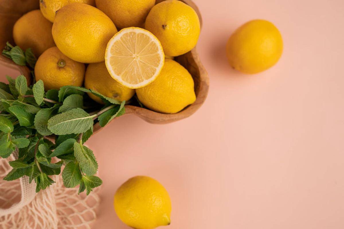 Lemon (pexels.com/SHVETS production)