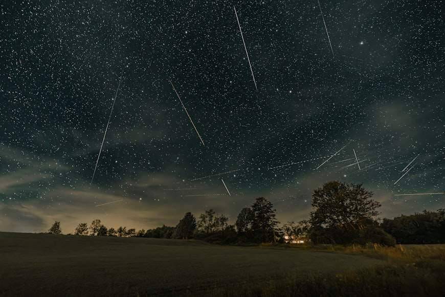 Hujan Meteor Epsilon-Perseids