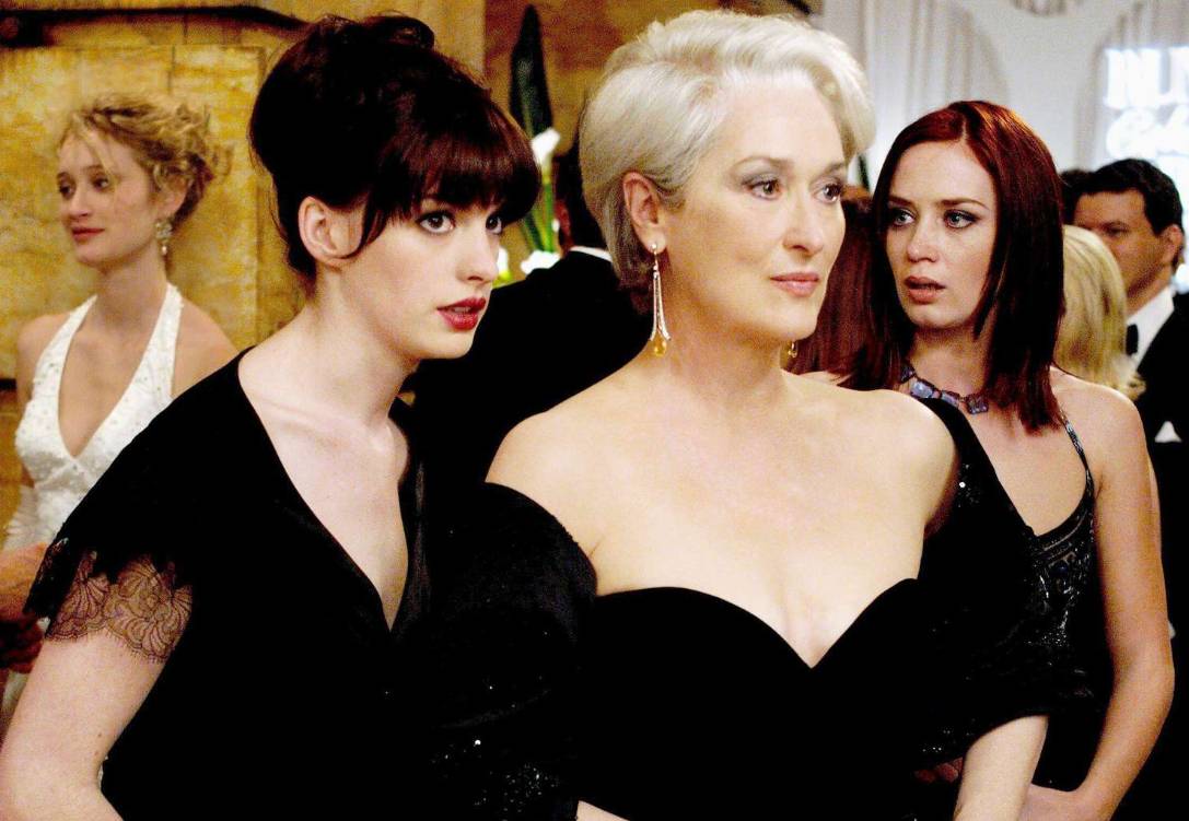 Anne Hathaway, Meryl Streep, dan Emily Blunt dalam The Devil Wears Prada