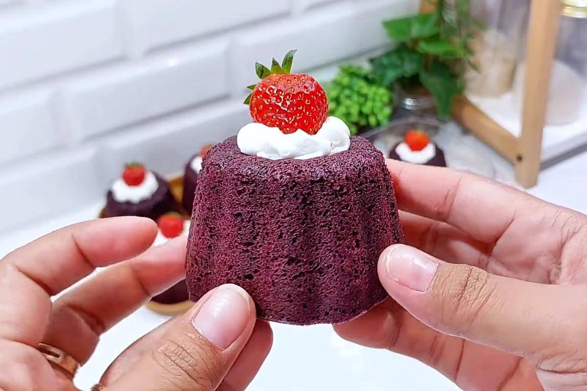 ilustrasi bolu ketan hitam red velvet 