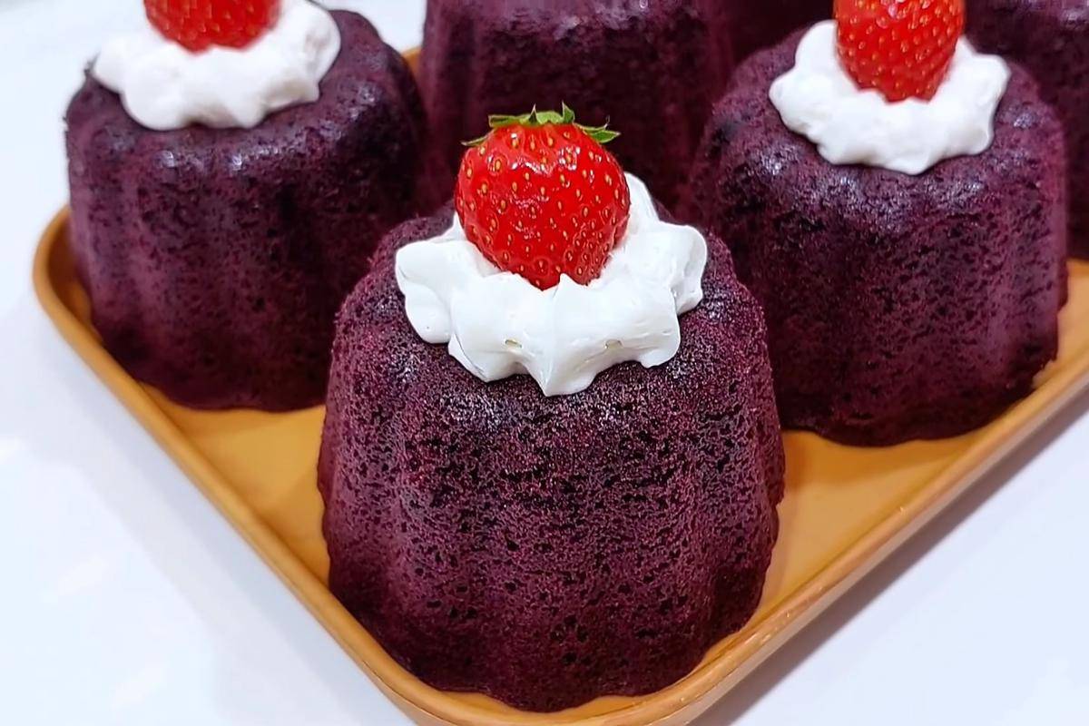 ilustrasi bolu ketan hitam red velvet 