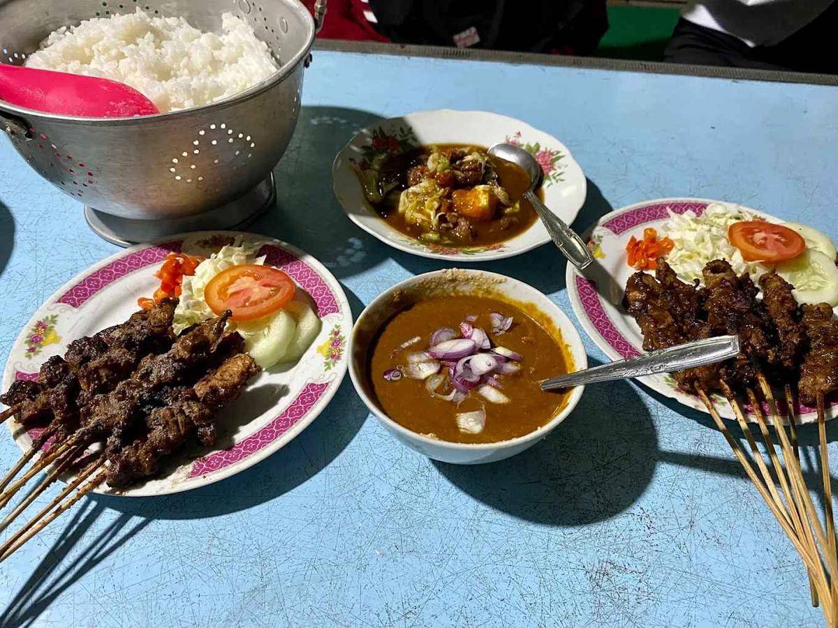 Sate Donal Pak Min Kaliurang, Bukan Daging Bebek!