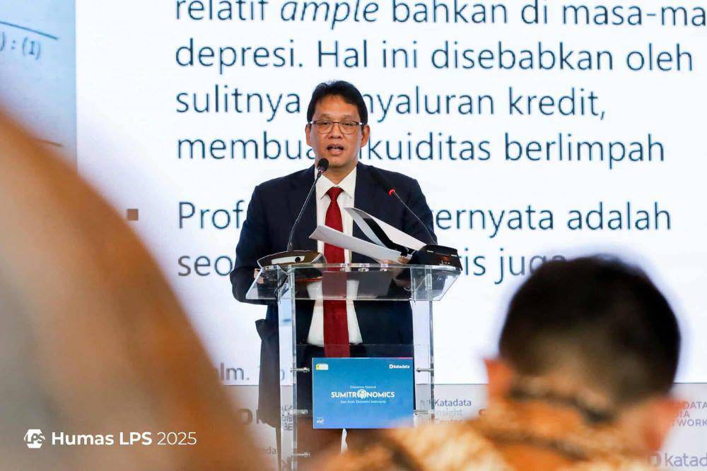 Purbaya Yudhi Sadewa saat menjadi pembicara di Forum Simposium Nasional Sumitronomics. (Dok. Humas LPS)
