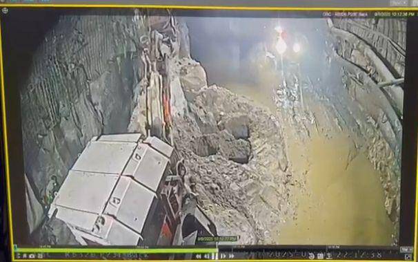 CCTV di bawah tanah di area GBC PT Freeport Indonesia menangkap peristiwa longsor. (IDN Times/Istimewa)