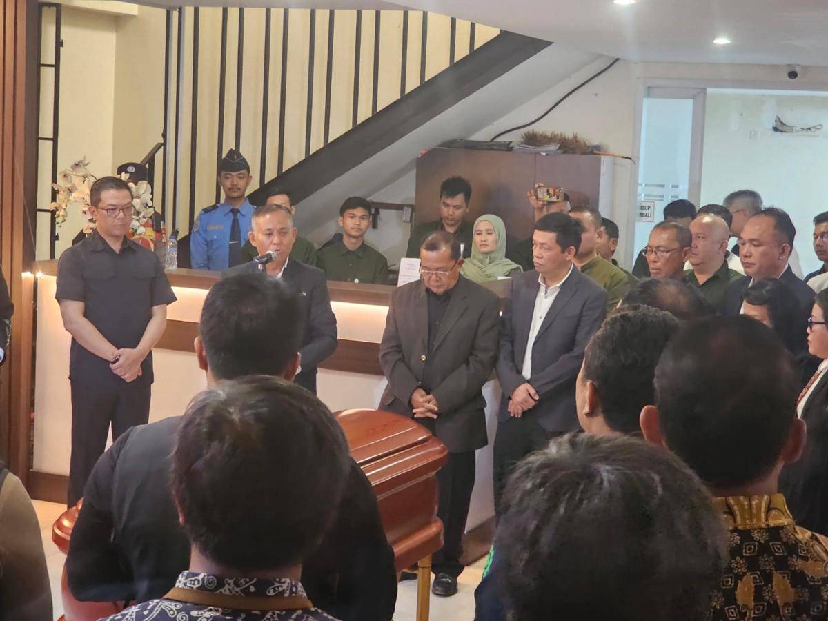 Jenazah mendiang Zetro Leonardo Purba tiba di Bandara Soekarno-Hatta (IDN Times/Maya Aulia Aprilianti)
