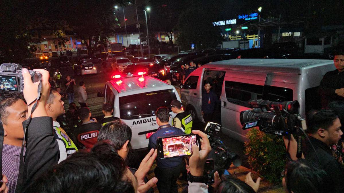 Jenazah mendiang Zetro Leonardo Purba tiba di Bandara Soekarno-Hatta (IDN Times/Maya Aulia Aprilianti)