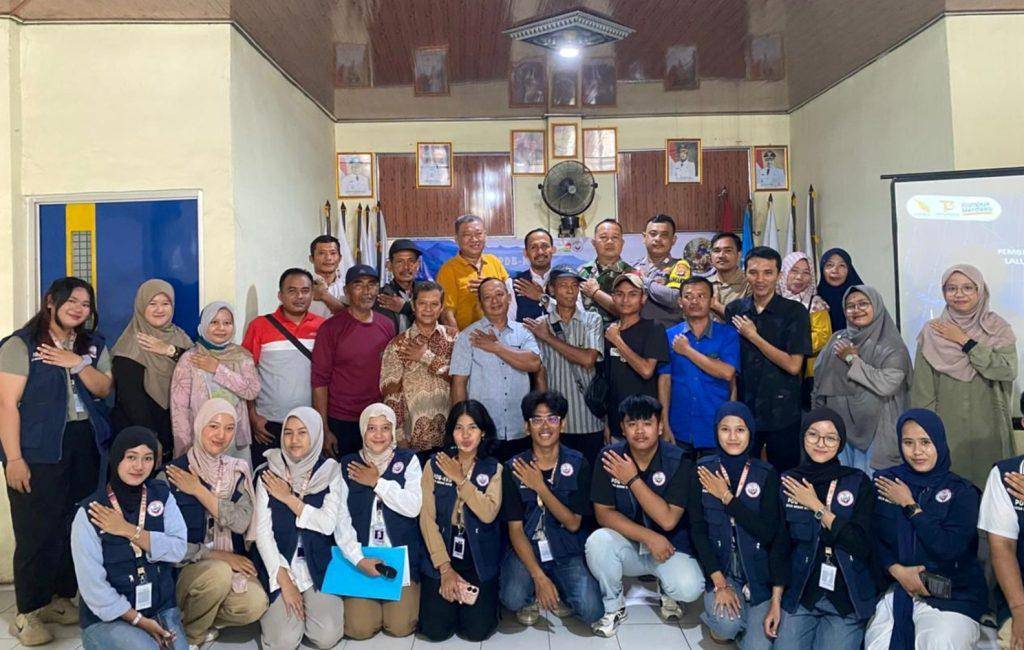 Tim Dosen PKM Itera Bersama 12 Mahasiswa KKN Perkenalkan Inovasi Pupuk Ramah Lingkungan Kepada Petani di Desa Merak Batin, Kec. Natar, Kabupaten Lampung Selatan (Dok. Itera)