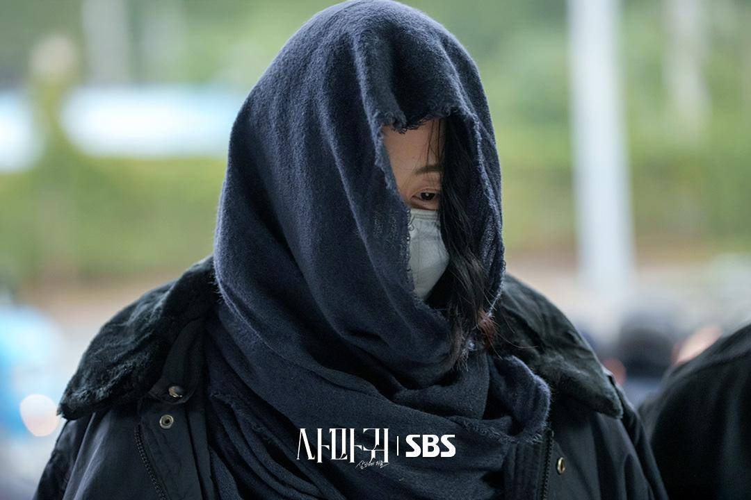 still cut drama Queen Mantis. (instagram.com/sbsdrama.official)