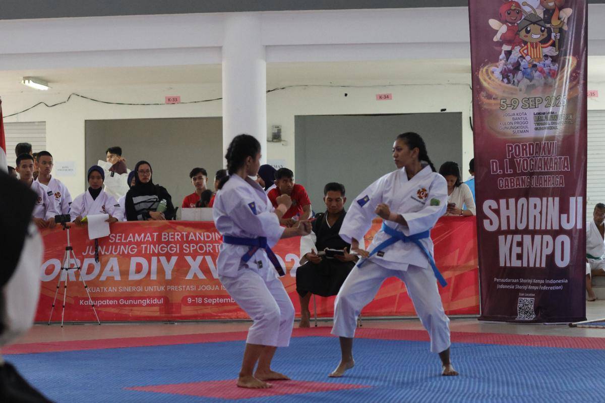 Pertandingan cabor shorinji kempo pada Porda DIY 2025. (dok. Humas KONI DIY)