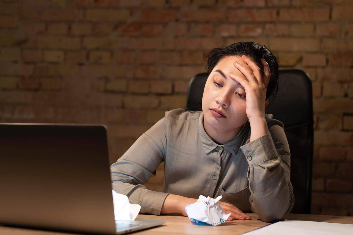ilustrasi orang sedang cemas dan stress (freepik.com/freepik)