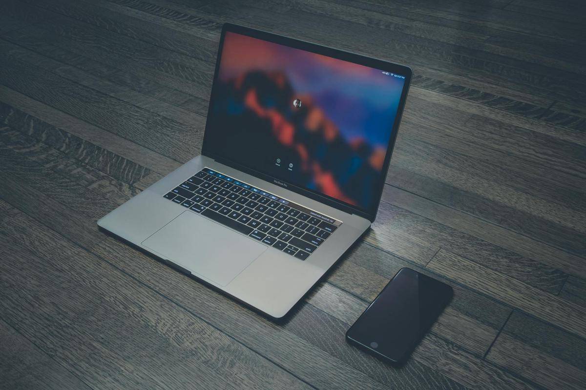 ilustrasi laptop (pexels.com/vee terzy)