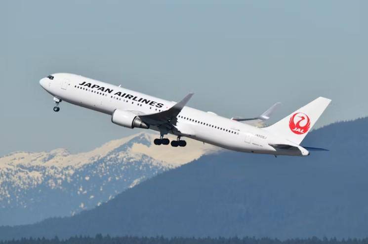 Japan Airlines (unsplash.com/David Syphers)