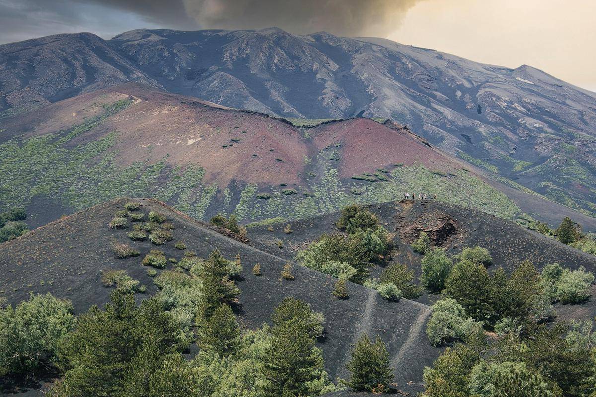 potret gunung api aktif (Gunung Etna) (pixabay.com/hhach)