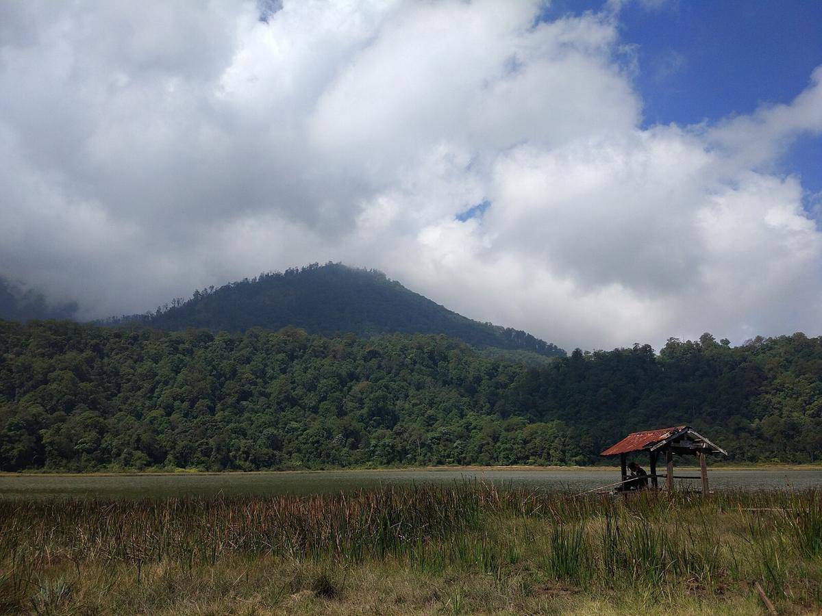 potret gunung api nonaktif (Gunung Argapura) (commons.wikimedia.org/Snd estrada)