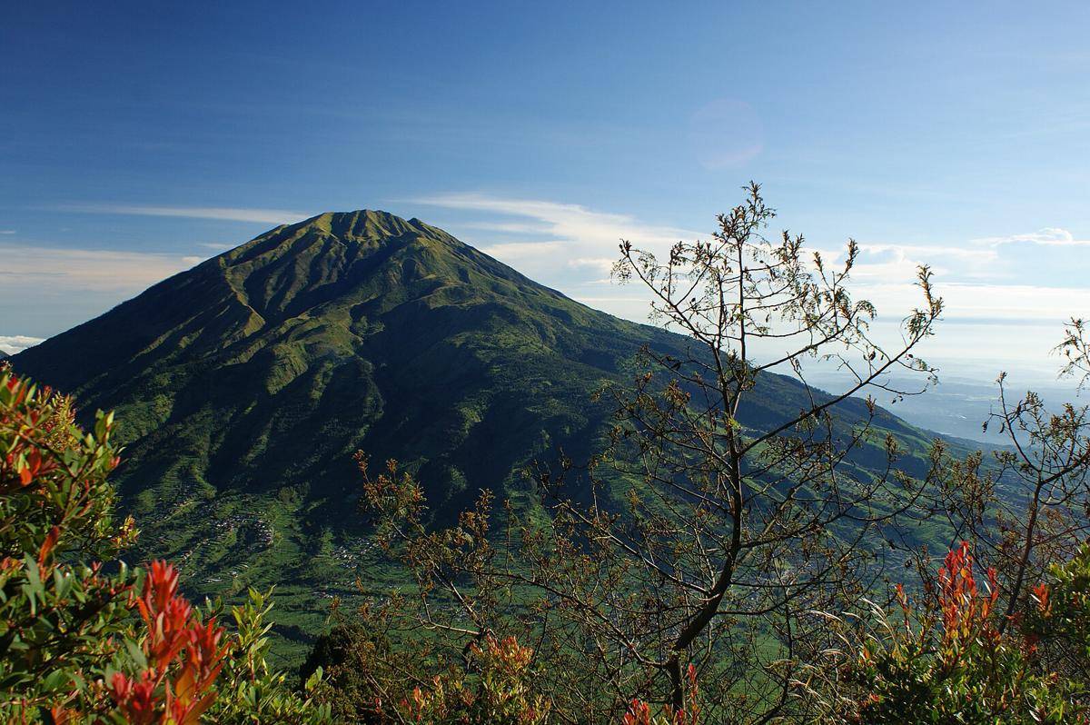 potret gunung api strato (Gunung Merbabu) (commons.wikimedia.org/Kondephy)