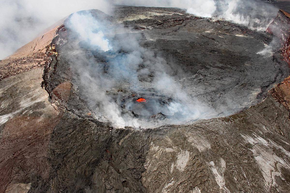 potret gunung api perisai (Gunung Kilauea) (pixabay.com/tommygbeatty)