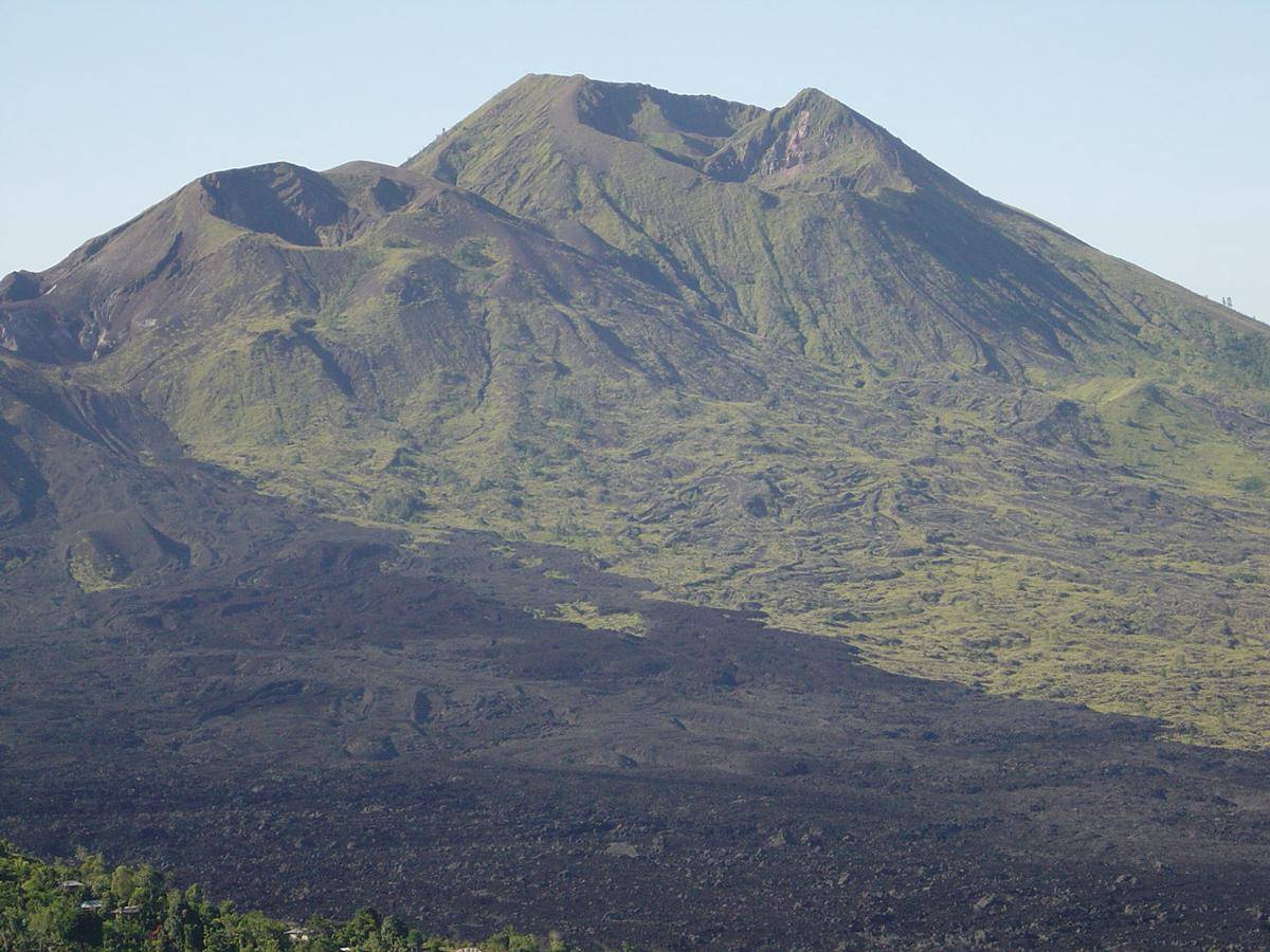 potret gunung api perisai (Gunung Batur) (commons.wikimedia.org/Jnpet)