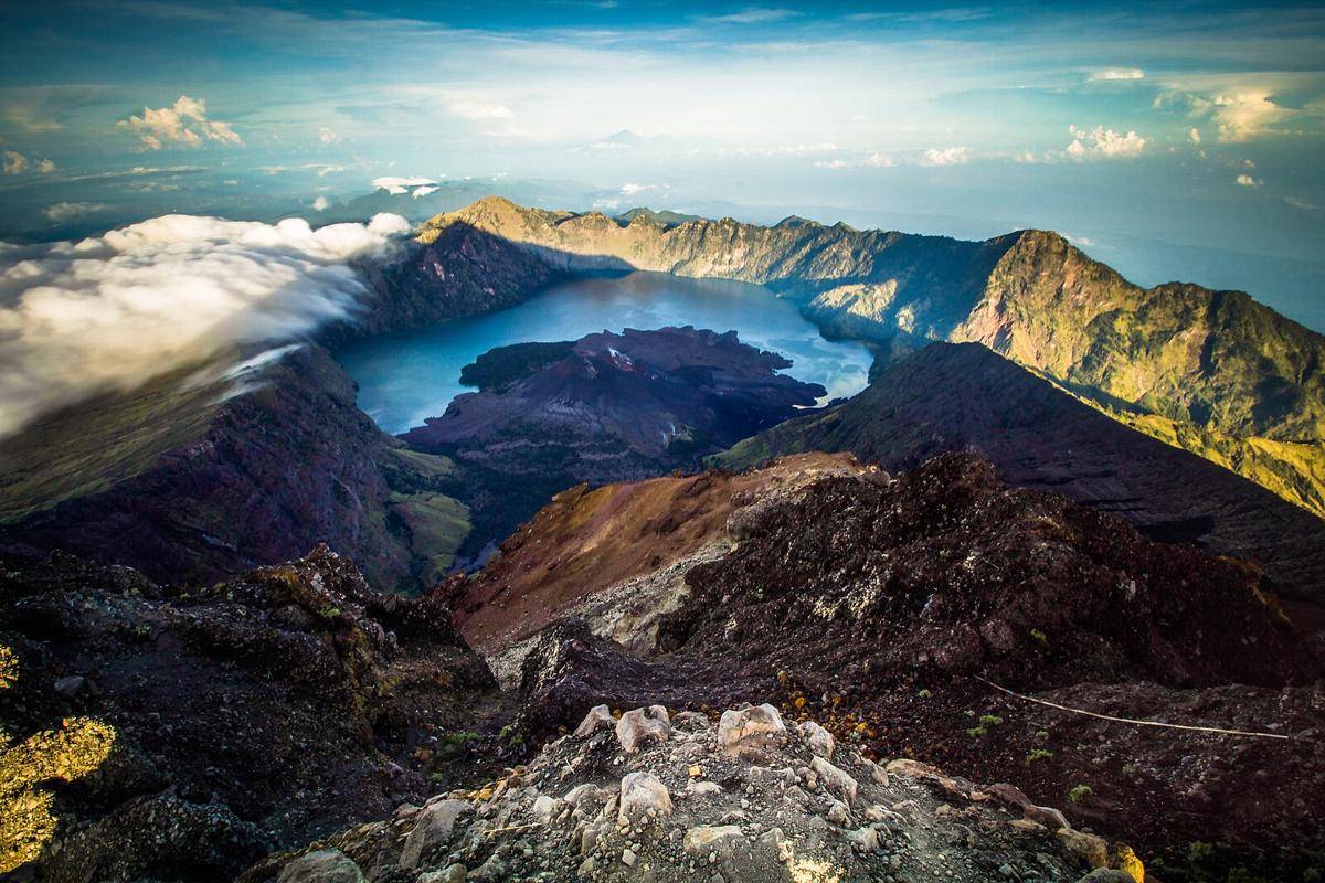 potret Gunung Rinjani (commons.wikimedia.org/Suryasriyama)
