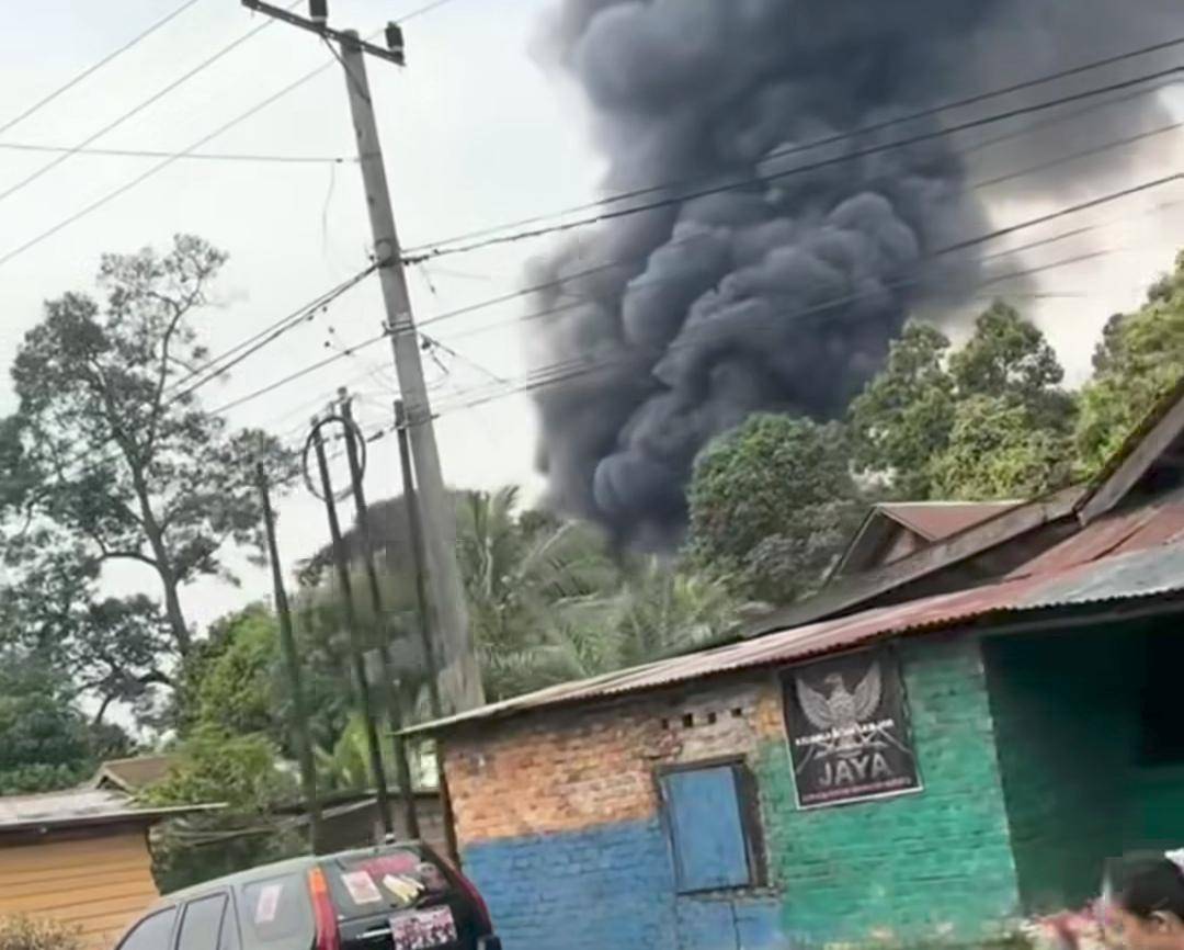 Sumur minyak ilegal di Bayung Lencir Muba terbakar. (Dok. Istimewa)