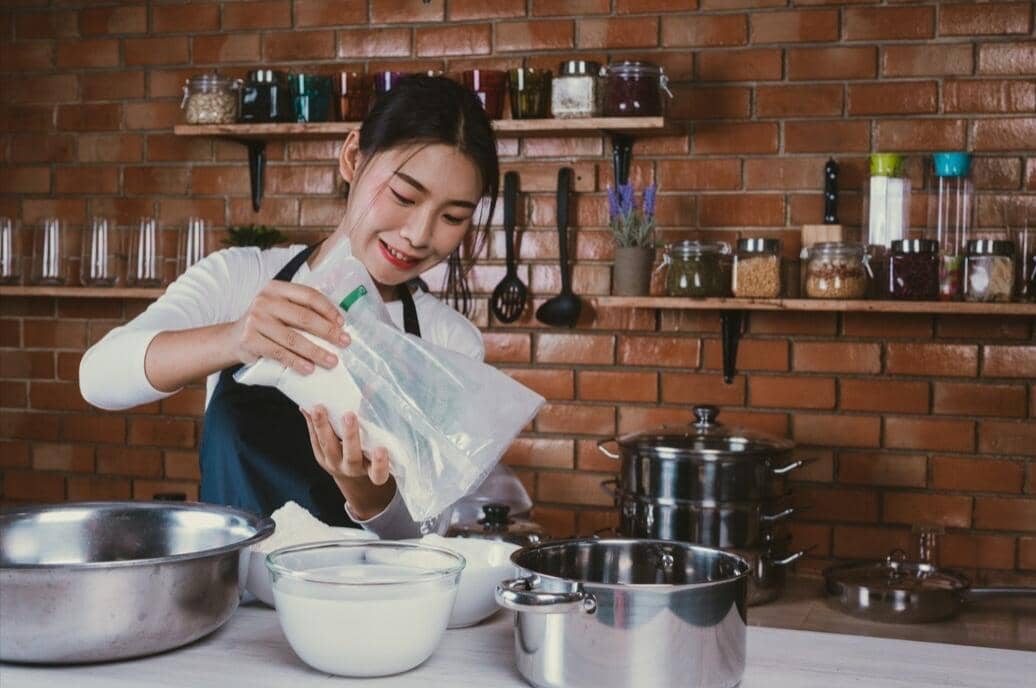 ilustrasi membuat kue