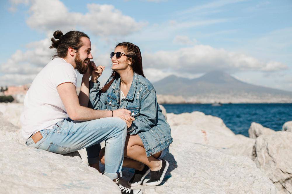 ilustrasi pasangan zodiak yang cocok banget jadi teman traveling (freepik.com/freepik)