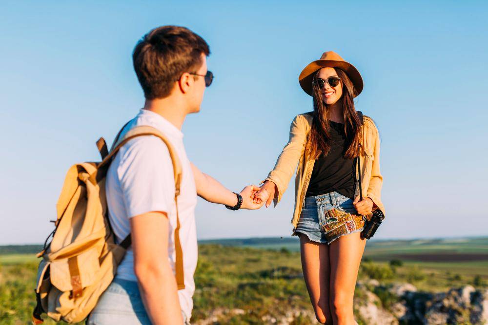 ilustrasi pasangan zodiak yang cocok banget jadi teman traveling (freepik.com/freepik)