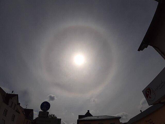 ilustrasi awan Cirrostratus (commons.wikimedia.org/GerritR)
